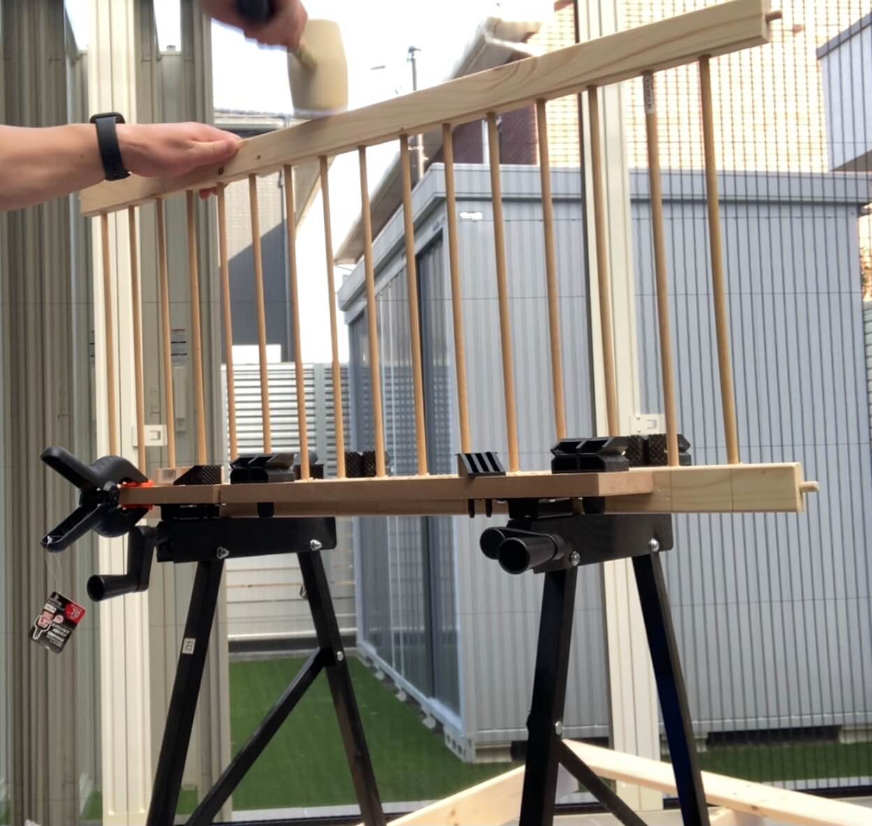 丸棒を並べて作った自作ベビーベッドの柵