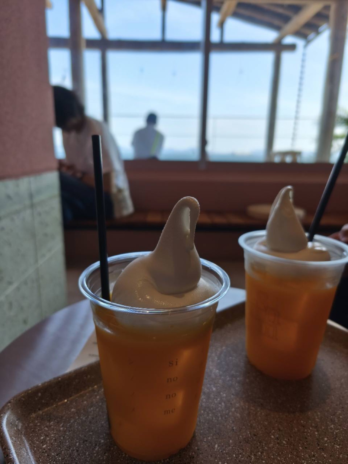温泉喫茶si no no meのみかんジュースフロート