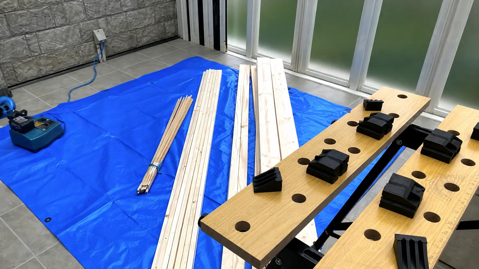 ベビーベッドDIYで使用した木材と作業台